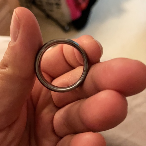 Men’s Tungsten Ring - Picture 5 of 8